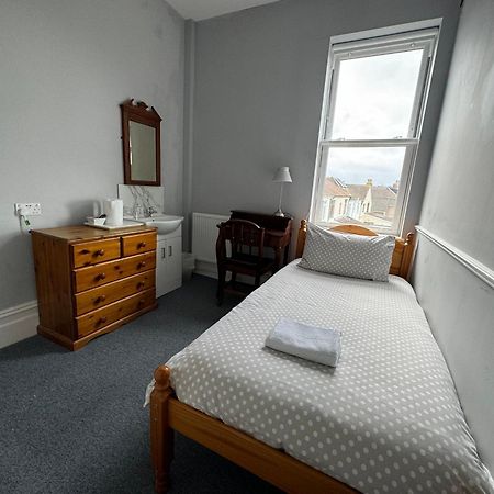 The Elms Guest House Bristol Filton Экстерьер фото