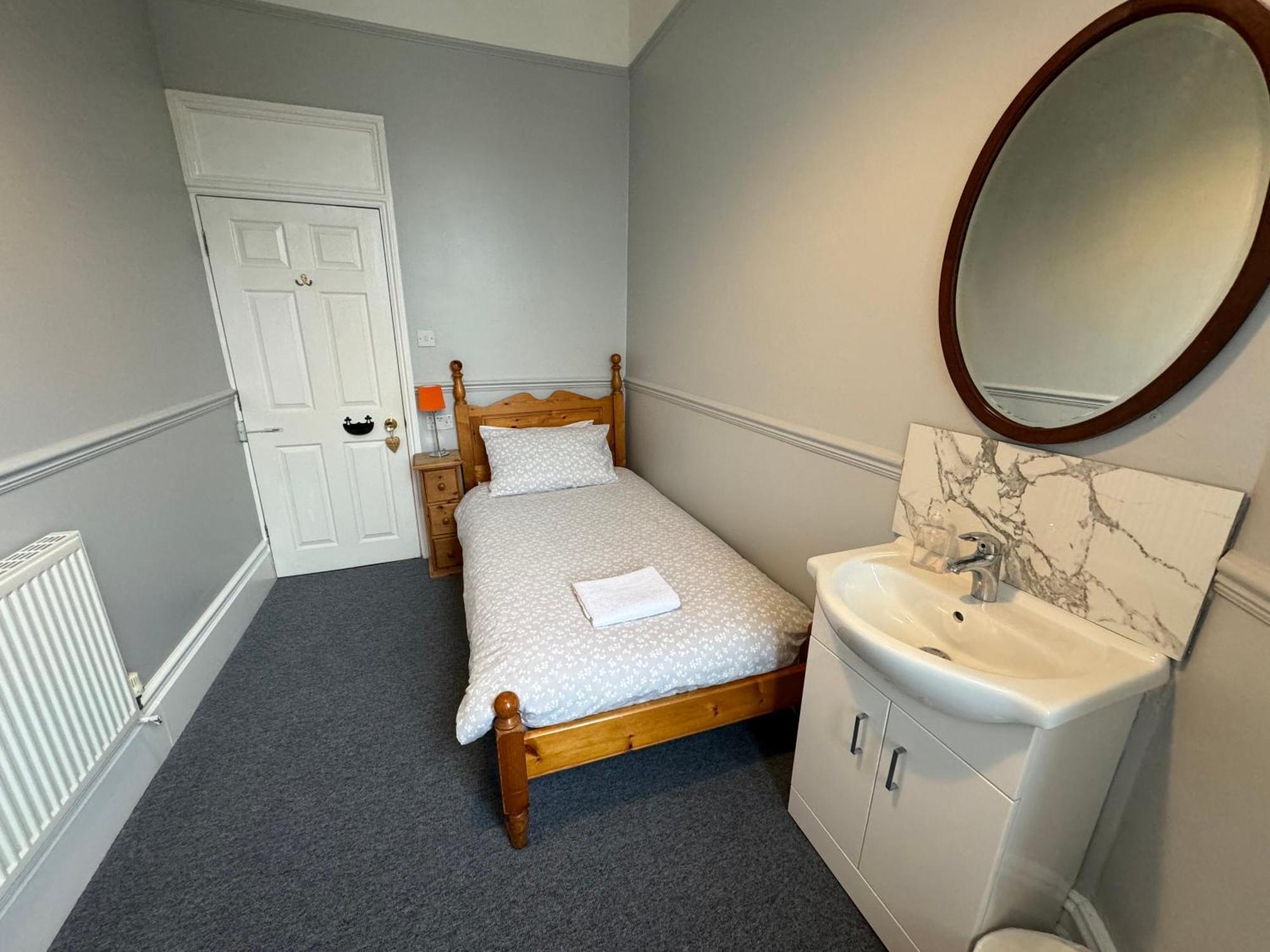 The Elms Guest House Bristol Filton Экстерьер фото