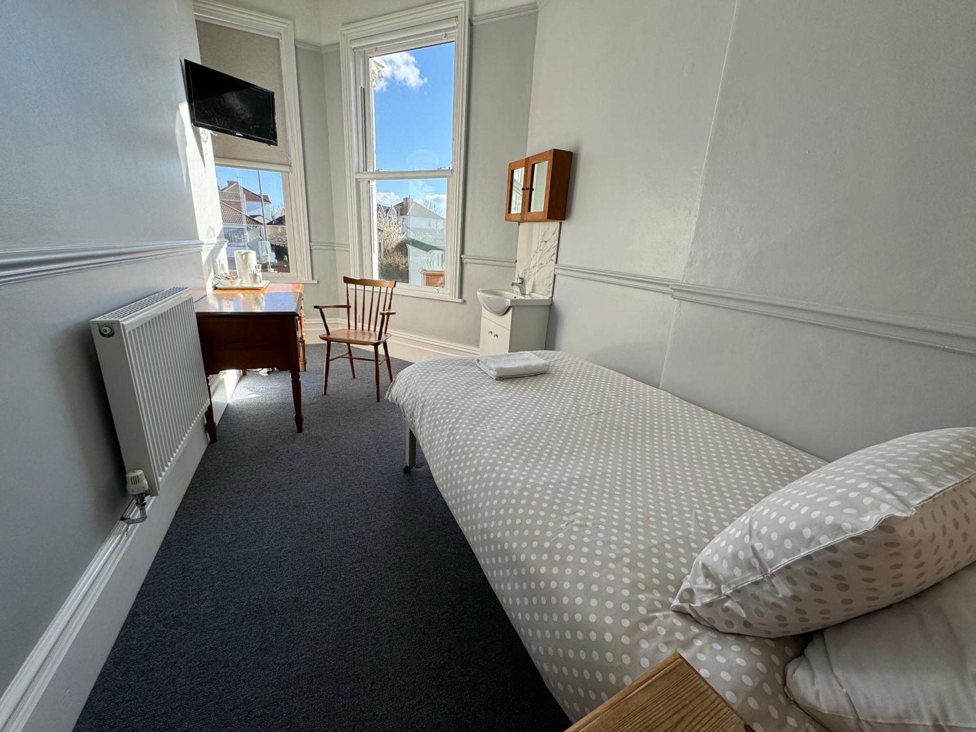 The Elms Guest House Bristol Filton Экстерьер фото
